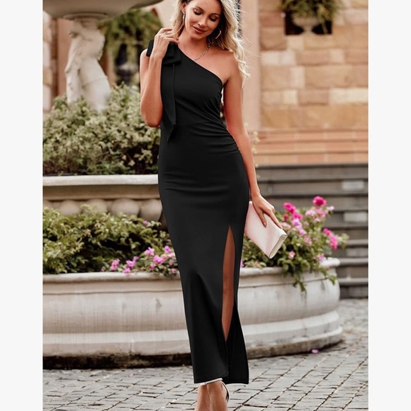 Elegant Black One-Shoulder dress - Picture 1 of 9